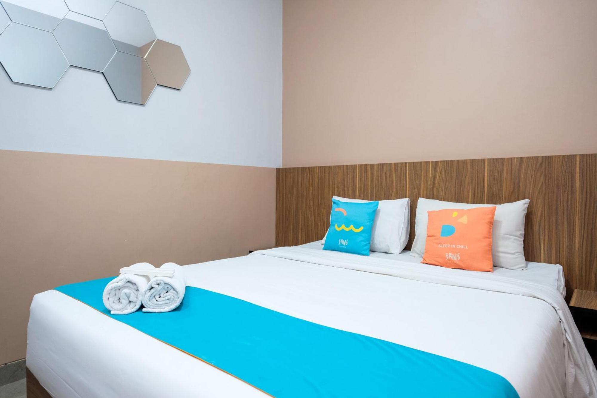 Sans Hotel Rajawali Surabaya By Reddoorz Krembangan Экстерьер фото